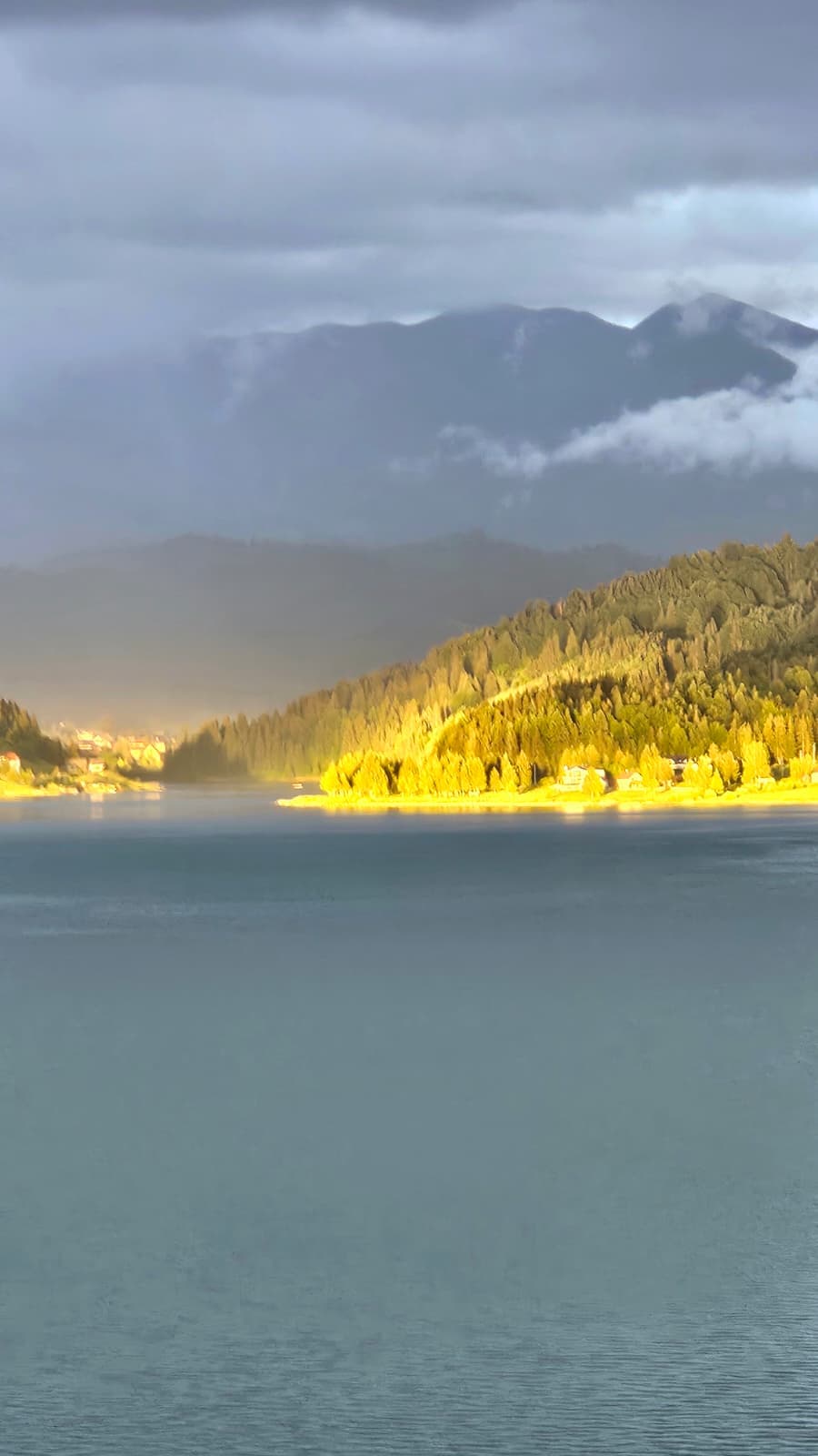 Priveliște spre Munții Bârgăului și lacul Colibița