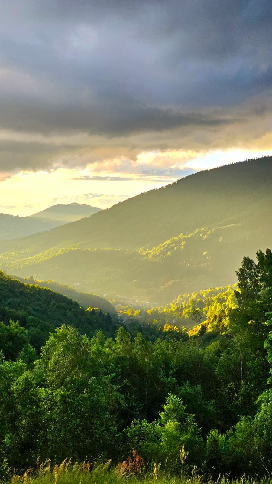 Panoramă montană din jurul casei